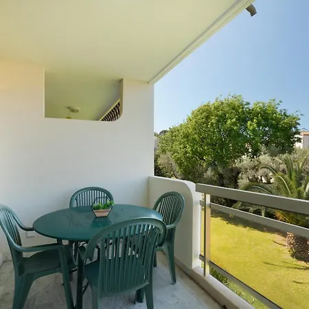 Piscine Et Tennis 昂蒂布