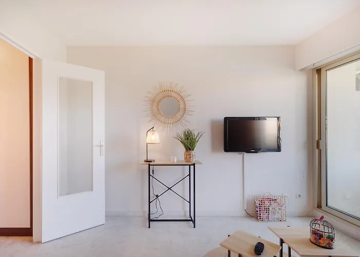 公寓 Piscine Et Tennis *