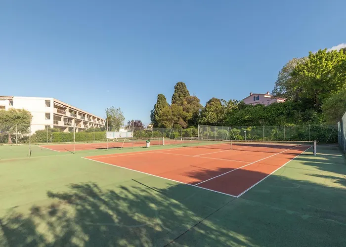 Piscine Et Tennis * Антиб